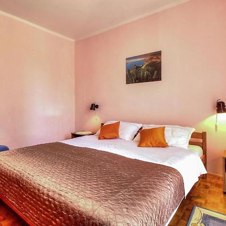 Amazing Apartment In Porec With Wifi Екстериор снимка