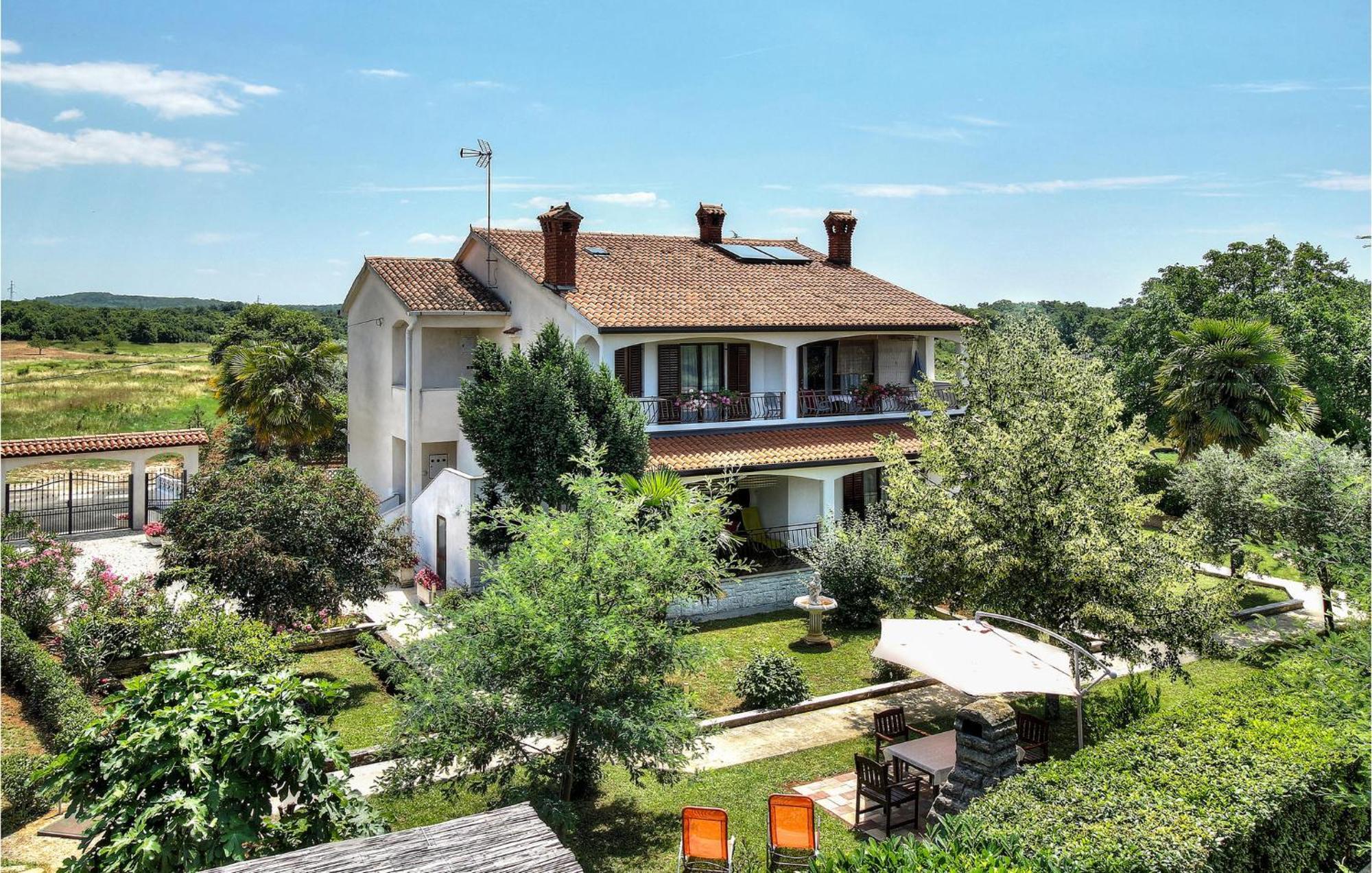 Amazing Apartment In Porec With Wifi Екстериор снимка