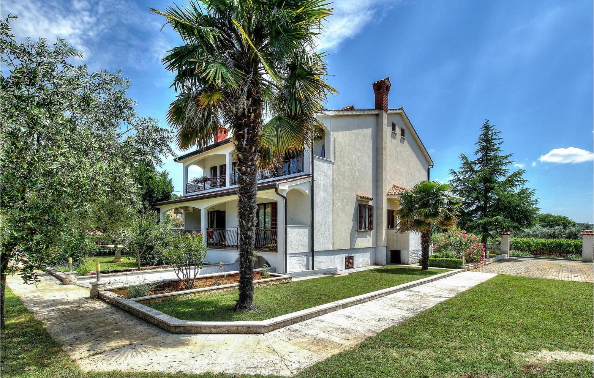Amazing Apartment In Porec With Wifi Екстериор снимка
