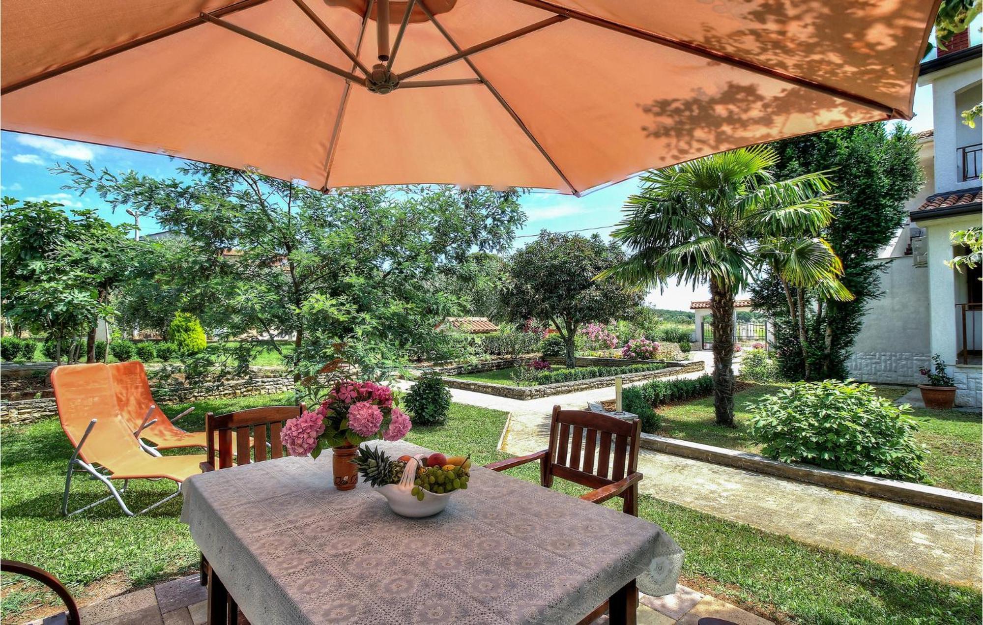 Amazing Apartment In Porec With Wifi Екстериор снимка
